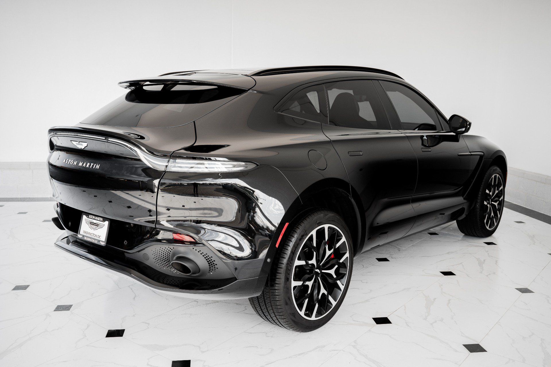 Used 2022 Aston Martin DBX AWD/4WD image 39