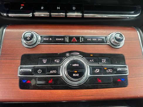 Used 2023 Lincoln Aviator Reserve AWD/4WD image 25