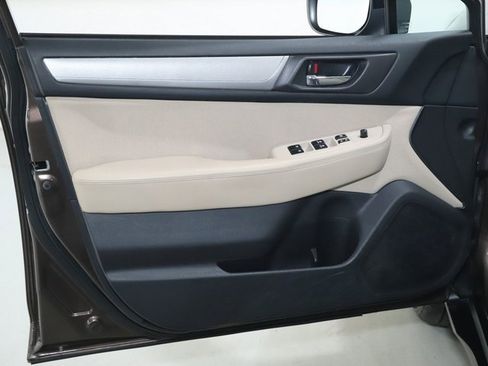 Used 2019 Subaru Outback 2.5i Premium image 15