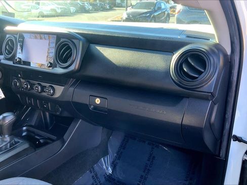 Certified 2022 Toyota Tacoma SR image 17