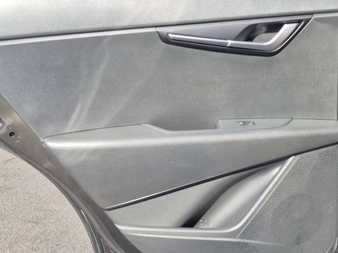 Used 2025 Kia Niro LX FWD image 26