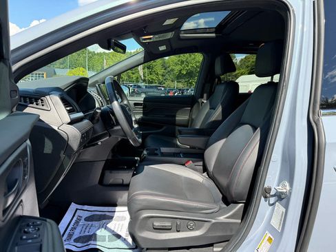Used 2024 Honda Odyssey Sport image 11