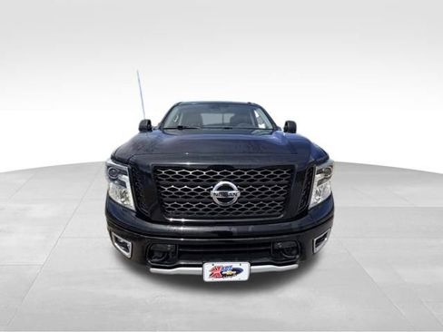 Used 2017 Nissan Titan PRO-4X w/ Pro-4x Convenience Package image 3