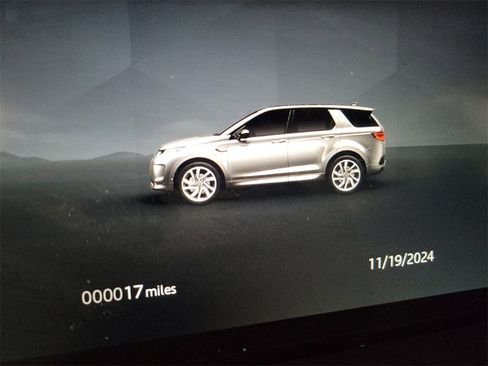 New 2025 Land Rover Discovery Sport Dynamic SE image 18
