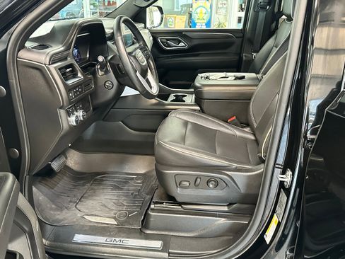 Used 2023 GMC Yukon XL SLT w/ SLT Premium Package AWD/4WD image 6