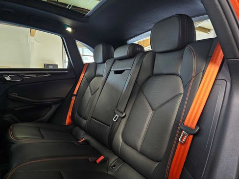 Used 2023 Porsche Macan AWD/4WD image 18