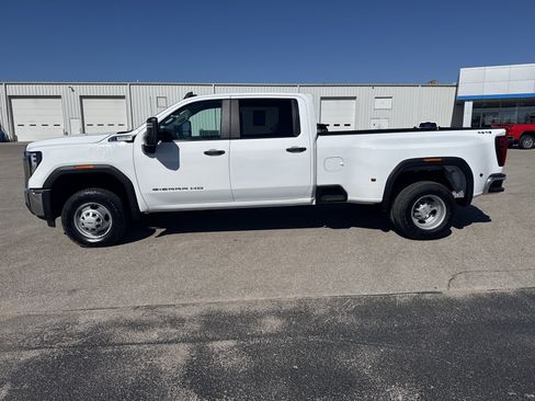 Used 2024 GMC Sierra 3500 Pro AWD/4WD image 2