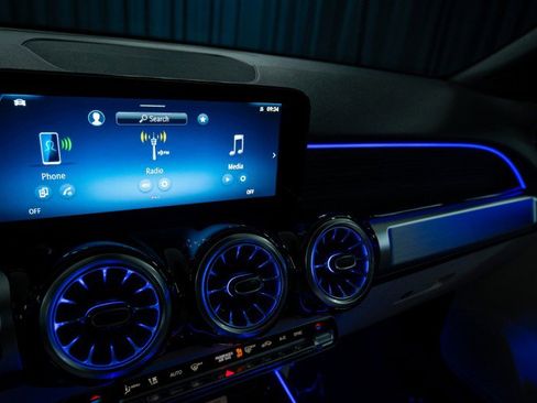 New 2026 Mercedes-Benz GLB 250 4MATIC image 18