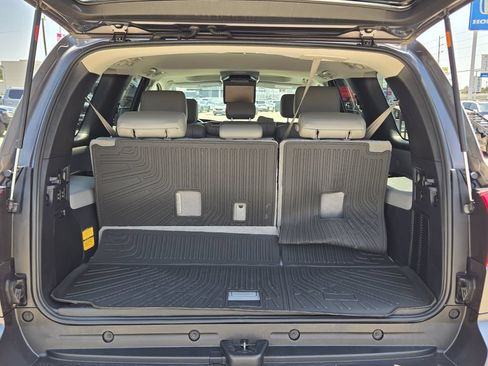 Used 2016 Toyota Sequoia SR5 w/ Premium Package RWD image 19
