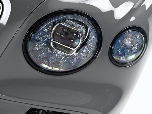 Used 2025 Bentley Flying Spur Plug-In Hybrid AWD/4WD image 36