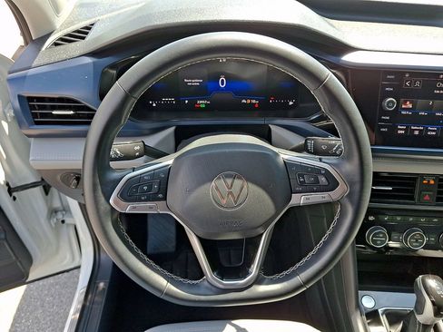 Used 2024 Volkswagen Taos SE FWD image 18