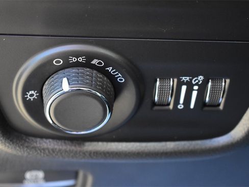 Used 2024 Jeep Grand Cherokee Altitude image 26