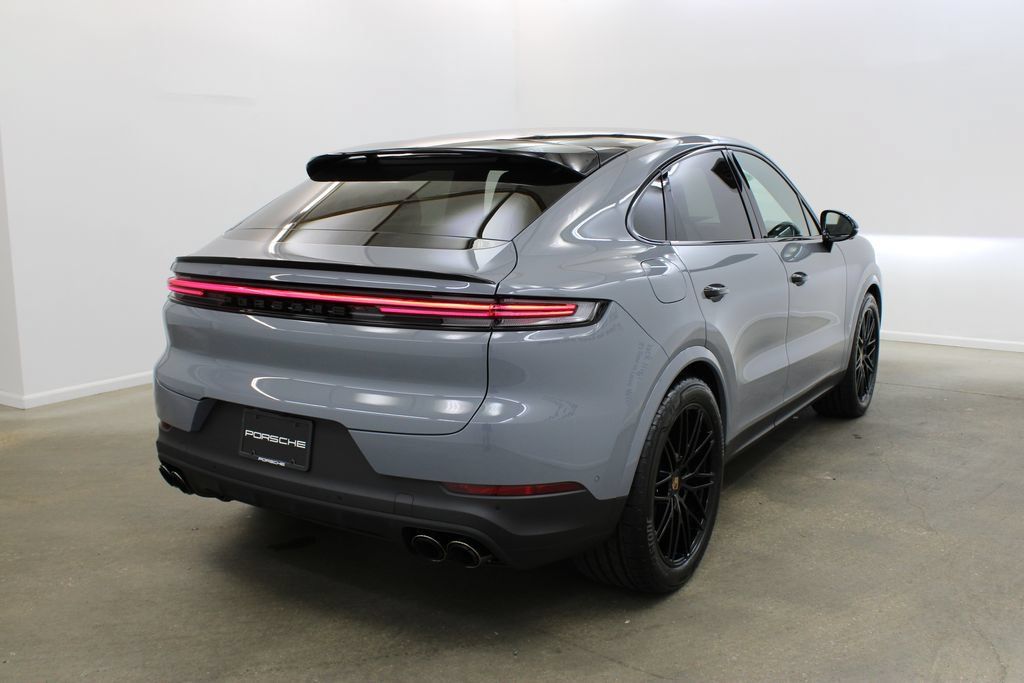 Used 2025 Porsche Cayenne S AWD/4WD image 7
