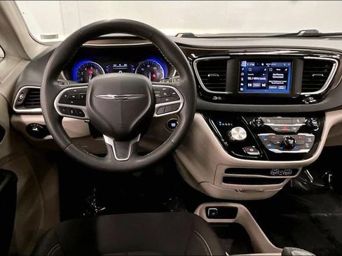Used 2023 Chrysler Voyager LX FWD image 6