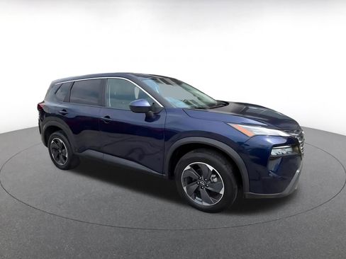 Used 2025 Nissan Rogue SV FWD image 2