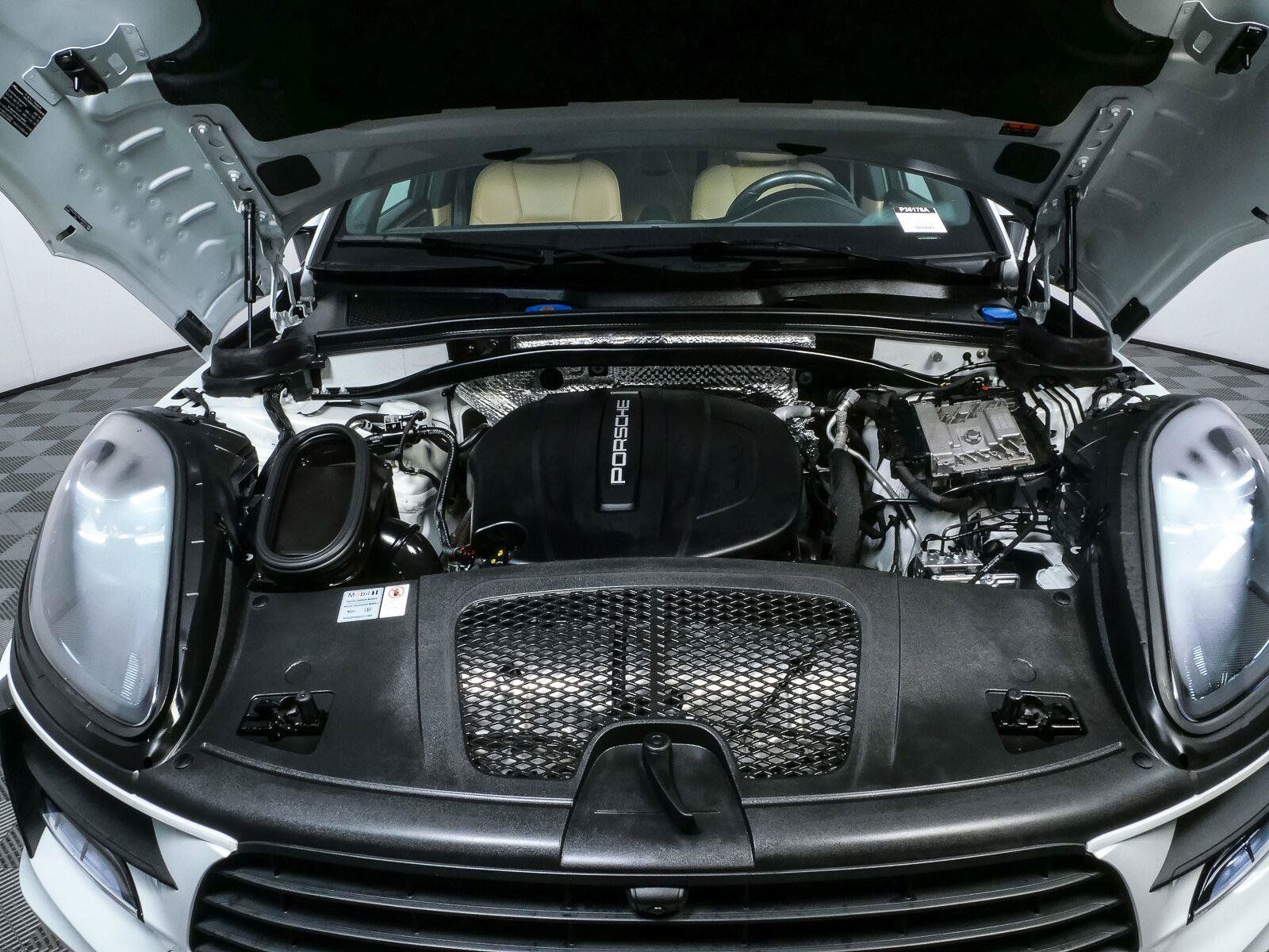 Certified 2021 Porsche Macan AWD/4WD image 36