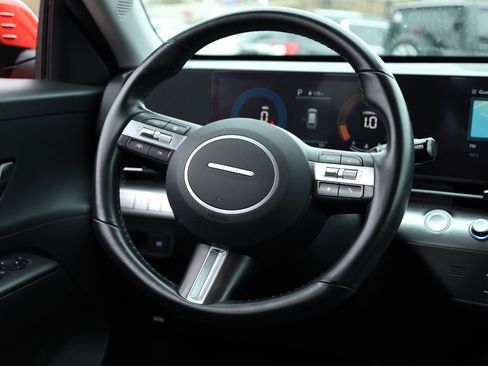 Used 2025 Hyundai Kona SEL image 9