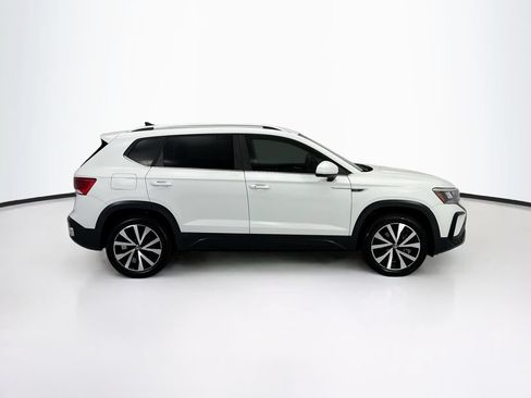 Certified 2022 Volkswagen Taos SE FWD image 4