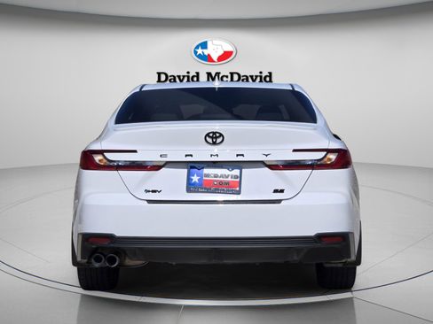 Used 2025 Toyota Camry SE w/ Convenience Package image 5