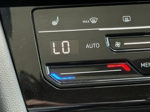 Used 2026 Volkswagen Jetta SE FWD image 18