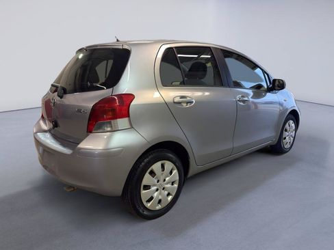 Used 2011 Toyota Yaris 4-Door Hatchback w/ Convenience Pkg FWD image 8