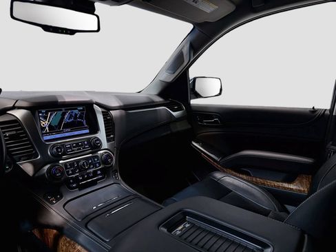 Used 2019 Chevrolet Suburban Premier w/ Max Trailering Package AWD/4WD image 25
