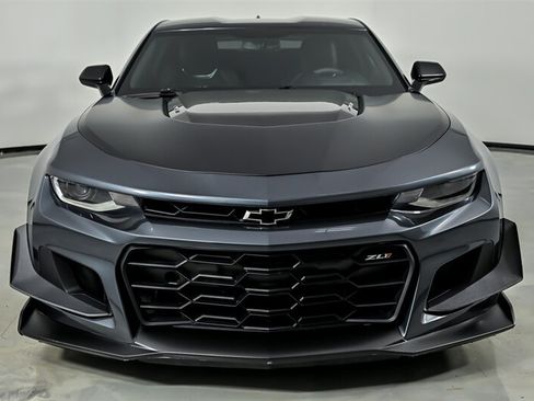 Used 2019 Chevrolet Camaro ZL1 RWD image 4