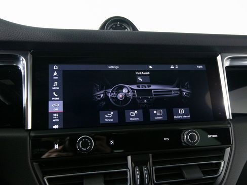 Certified 2025 Porsche Macan image 25