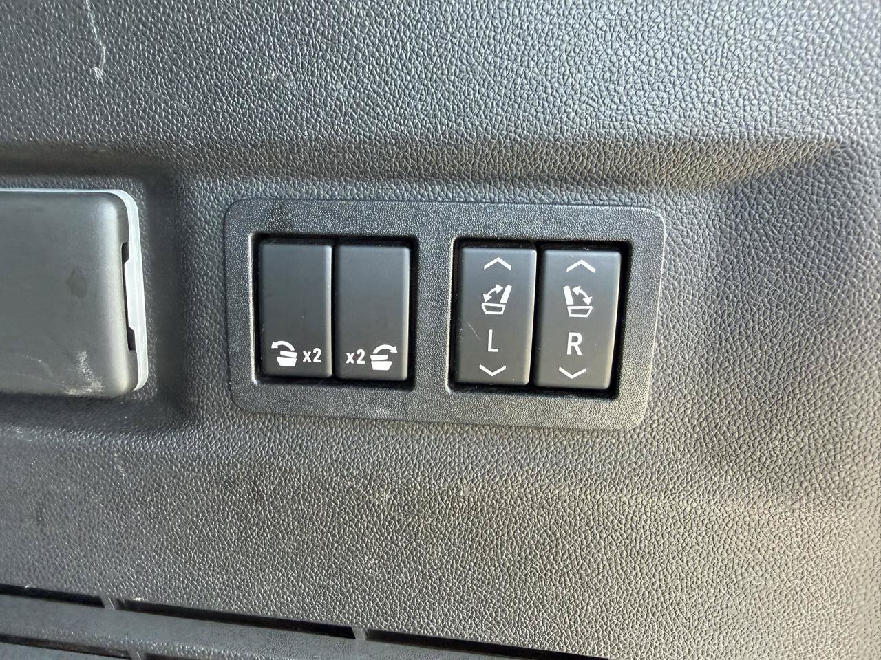 Used 2021 GMC Yukon Denali w/ Denali Ultimate Package AWD/4WD image 22