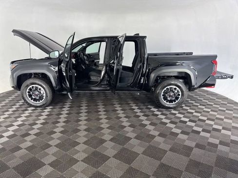 Used 2024 Toyota Tacoma TRD Off-Road w/ TRD Off Road Upgrade Package AWD/4WD image 11