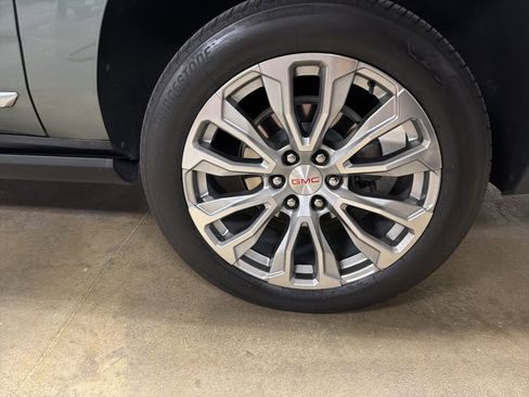 Used 2024 GMC Yukon XL Denali w/ Max Trailering Package image 5