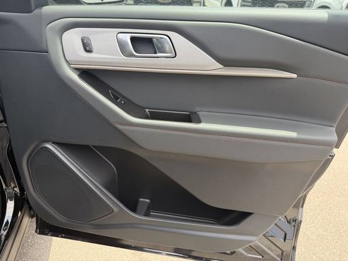 New 2026 Ford Explorer Active RWD image 7