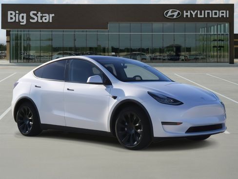 Used 2023 Tesla Model Y Long Range image 6