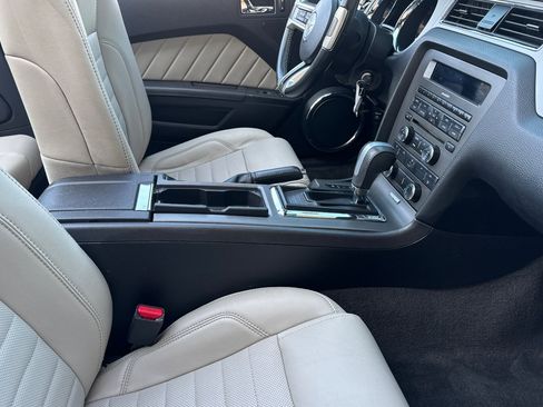 Used 2013 Ford Mustang Premium image 17