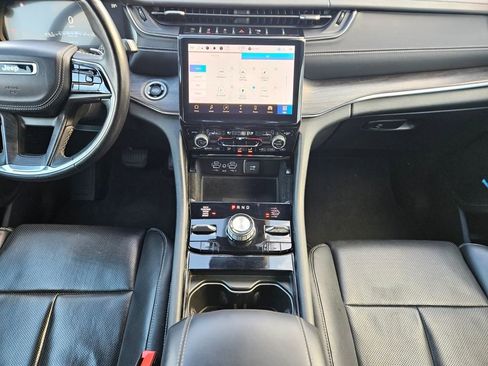 Used 2022 Jeep Grand Cherokee Overland w/ Luxury Tech Group IV image 12