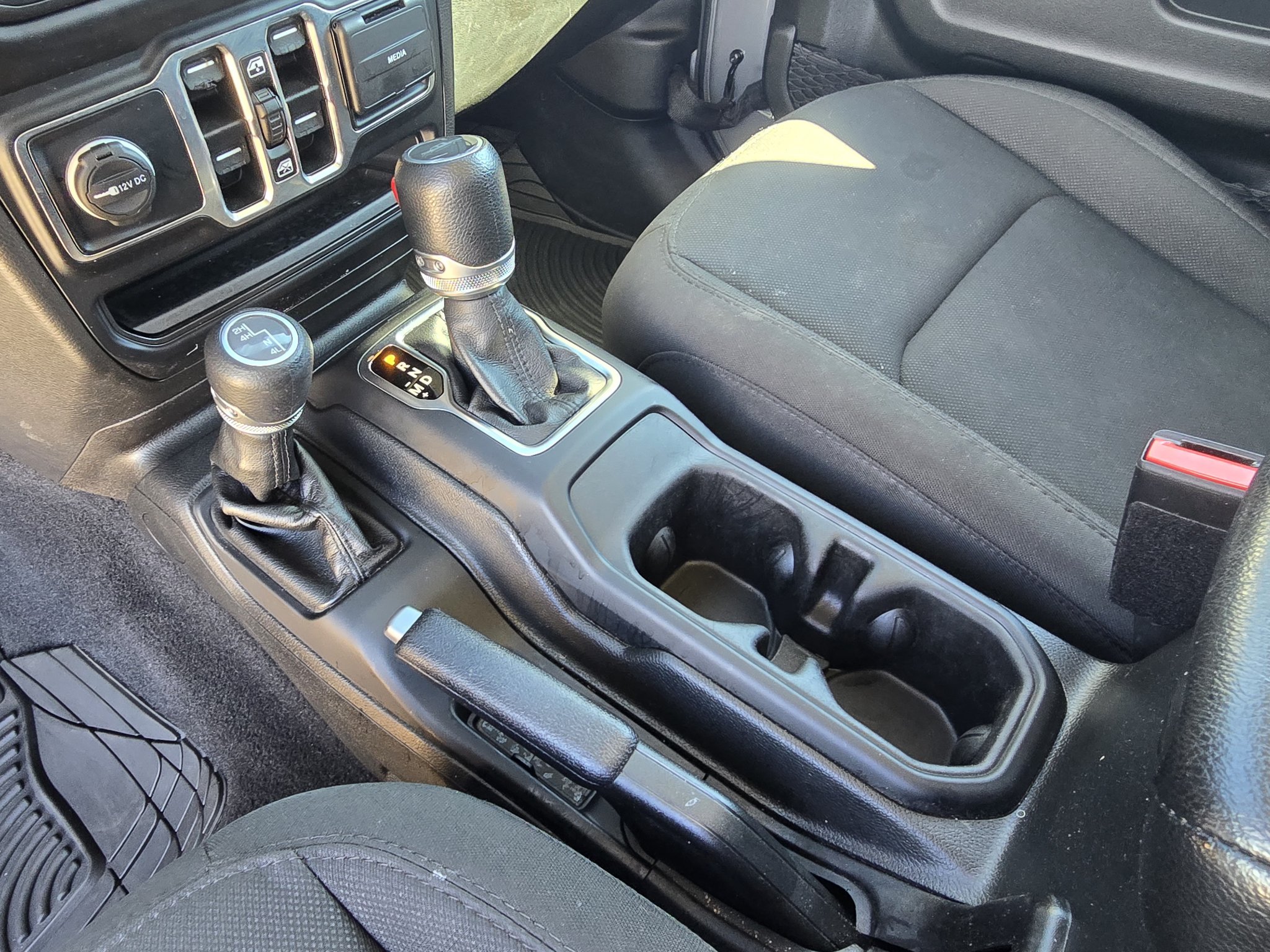 Used 2023 Jeep Gladiator Sport AWD/4WD image 21