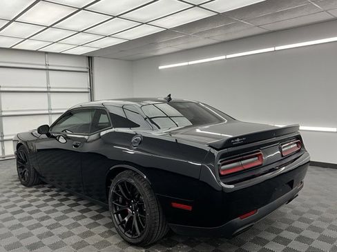 Used 2016 Dodge Challenger SRT Hellcat image 19