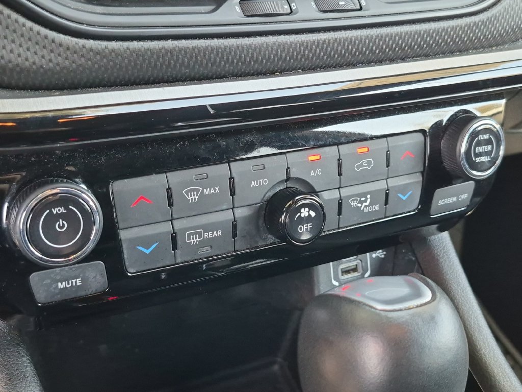 Used 2025 Jeep Compass Trailhawk AWD/4WD image 28