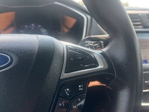 Used 2019 Ford Fusion SE FWD image 30