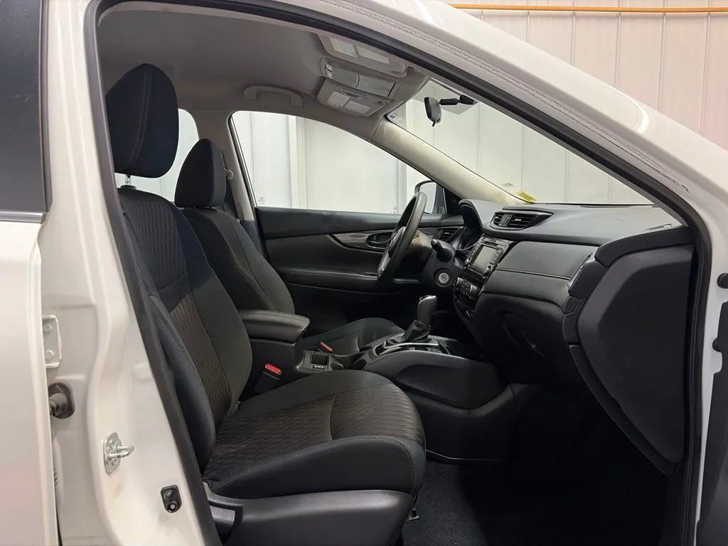 Used 2019 Nissan Rogue S FWD image 20