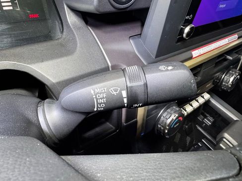 Used 2025 Toyota Tacoma SR5 image 27