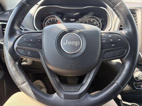 Used 2020 Jeep Cherokee Trailhawk w/ Cold Weather Group AWD/4WD image 24
