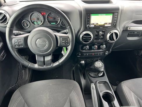 Used 2016 Jeep Wrangler Unlimited Sahara w/ Dual Top Group AWD/4WD image 3