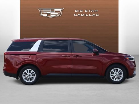 Used 2023 Kia Carnival LX image 6