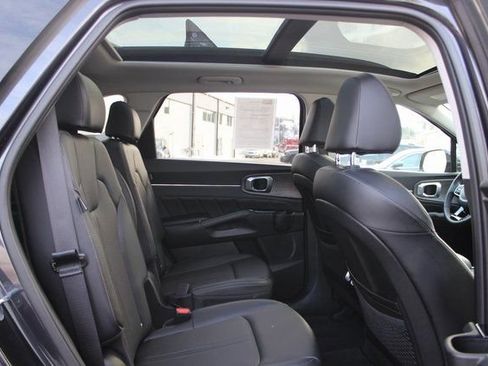 Used 2025 Kia Sorento SX image 33