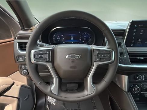 Used 2023 Chevrolet Tahoe Z71 w/ Luxury Package AWD/4WD image 12