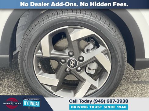 Certified 2025 Hyundai Venue SEL image 10