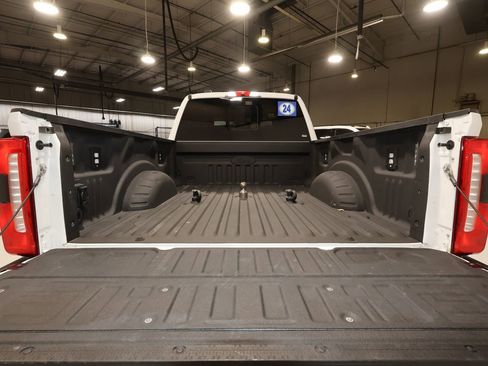 Used 2024 Ford F350 Lariat image 25