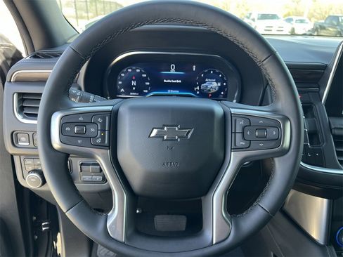 Used 2024 Chevrolet Suburban Z71 w/ Luxury Package image 9