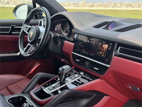 Used 2022 Porsche Cayenne GTS image 26